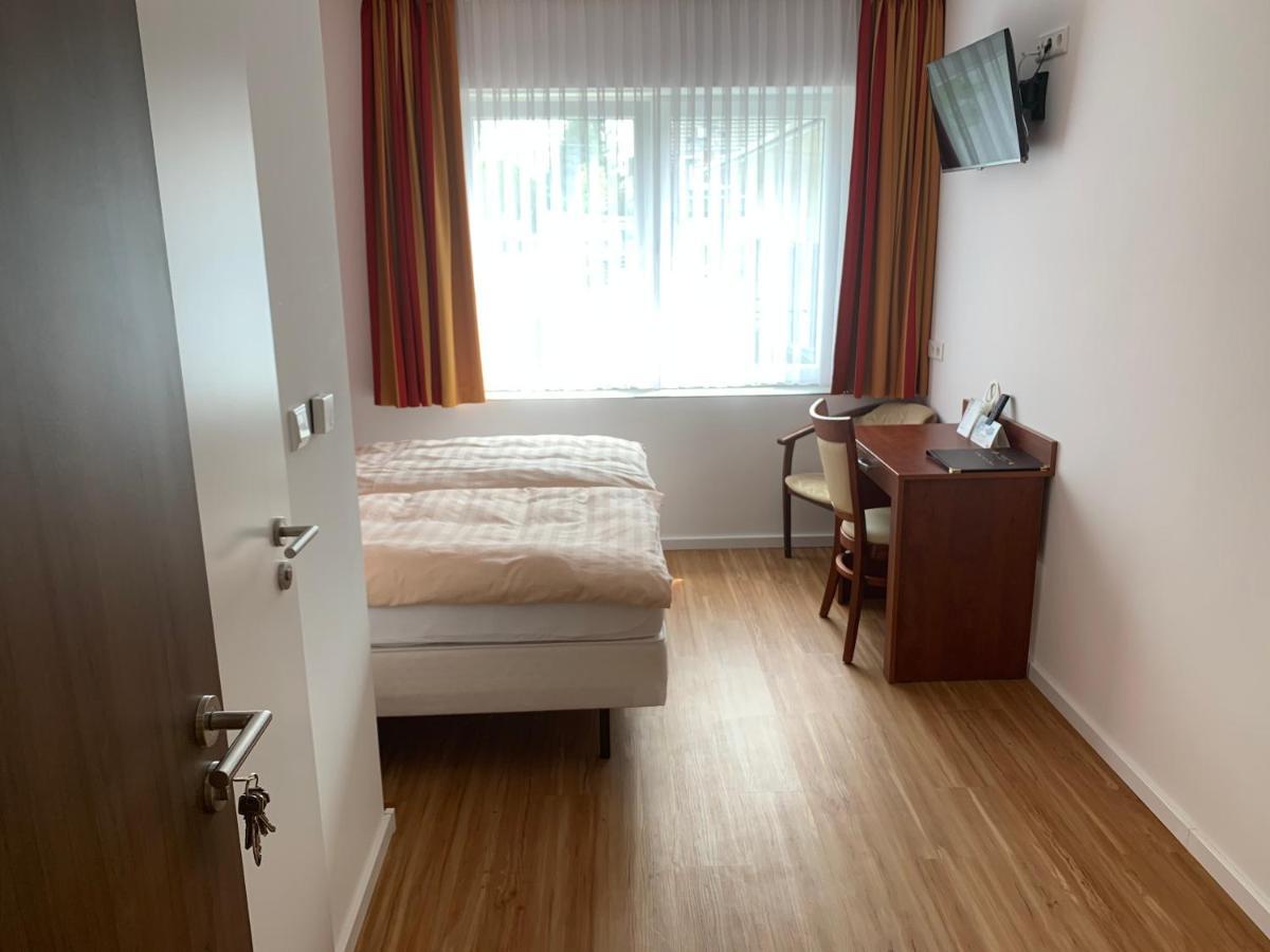 Hotel Restaurant Zur Post Wuppertal Exteriör bild
