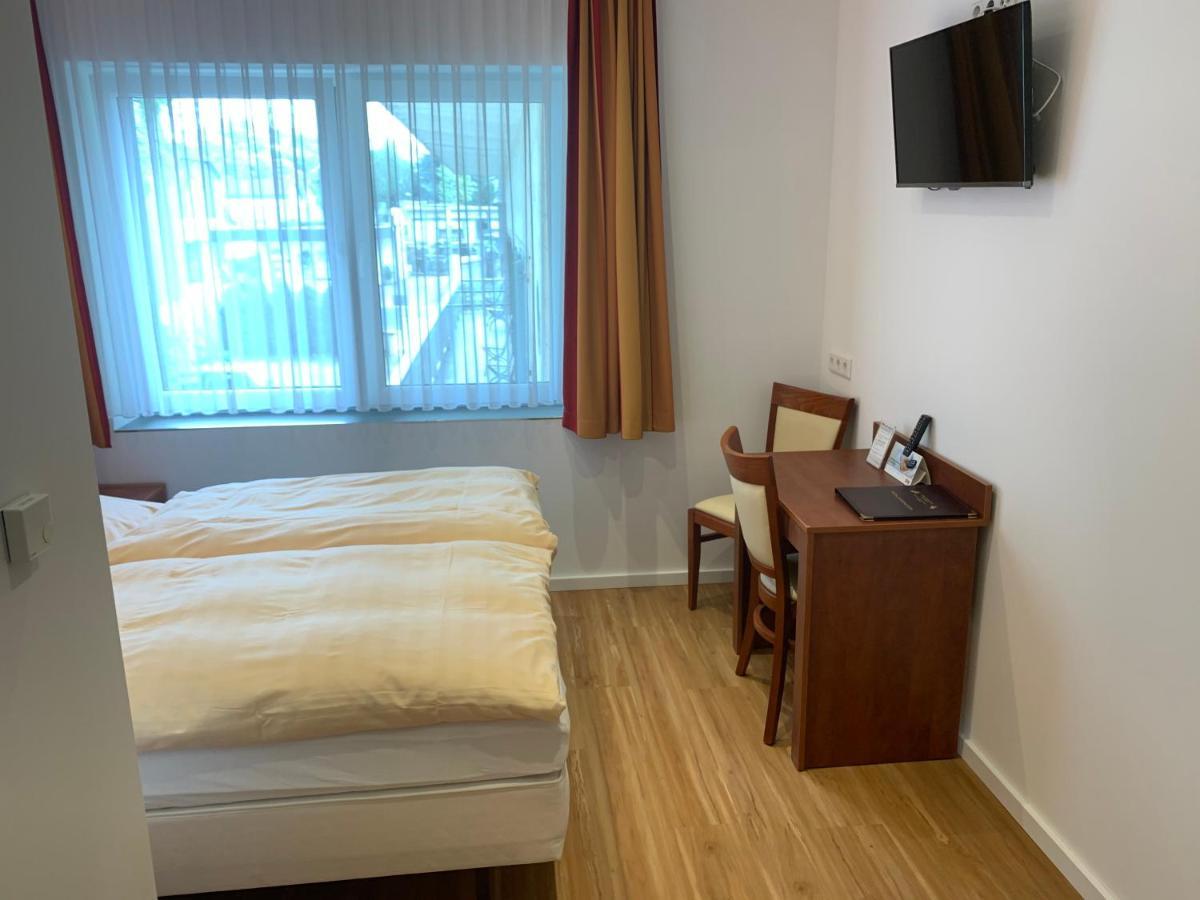 Hotel Restaurant Zur Post Wuppertal Exteriör bild